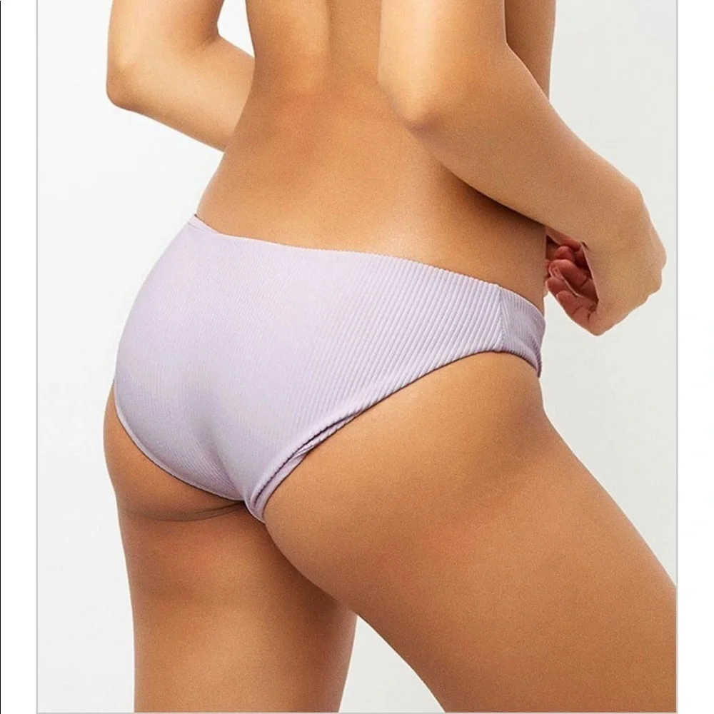 Frankie’s Shea stretch knit curve hugging seamless bikini bottoms in orchid. S